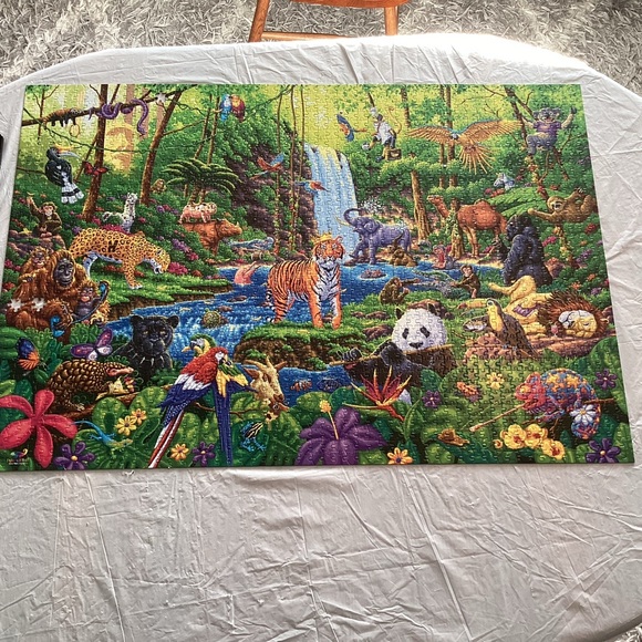 2000pc Puzzle- missing 3pcs - Picture 3 of 5